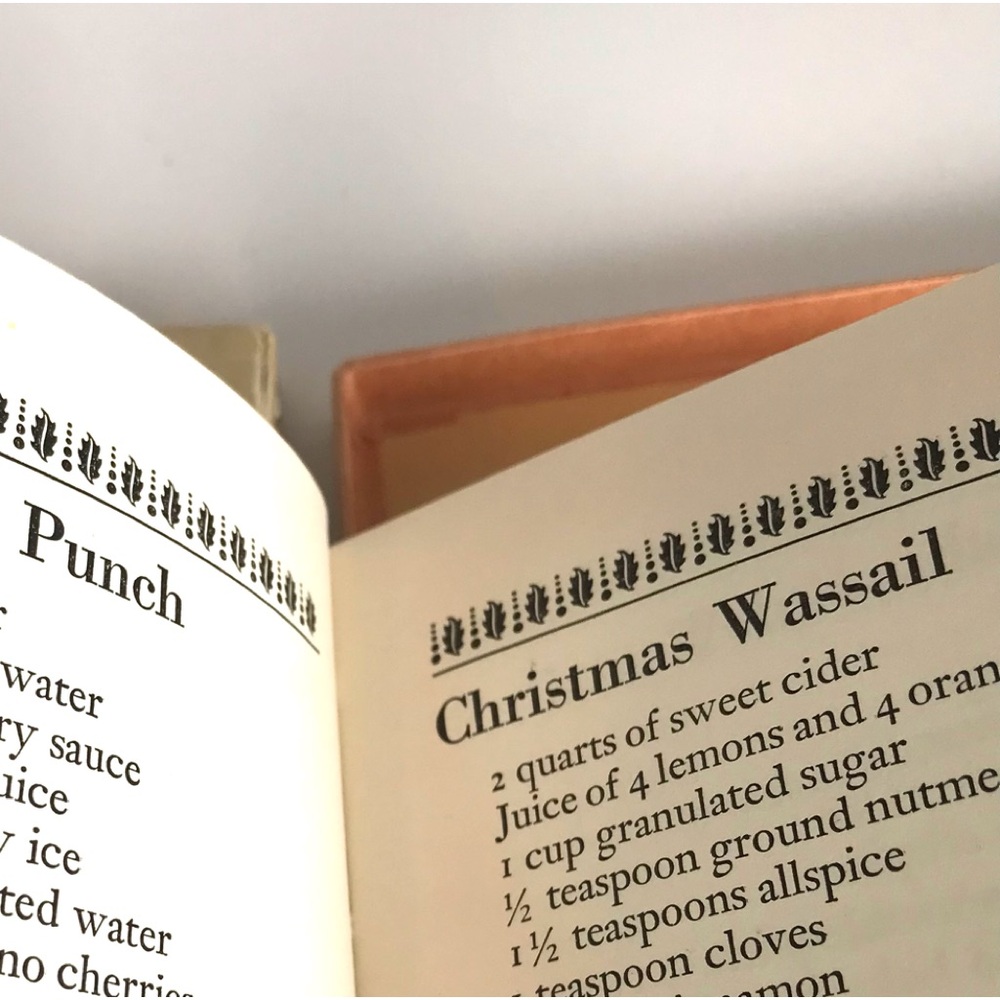 Vintage Holiday Drink Books (2) - Picture 11 of 16